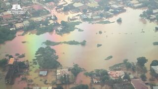 LE PRESIDENT DU GHANA SUR LE TERRAIN POUR VOIR L'ÉTENDUE DES DÉGATS DES INONDATIONS À ACCRA